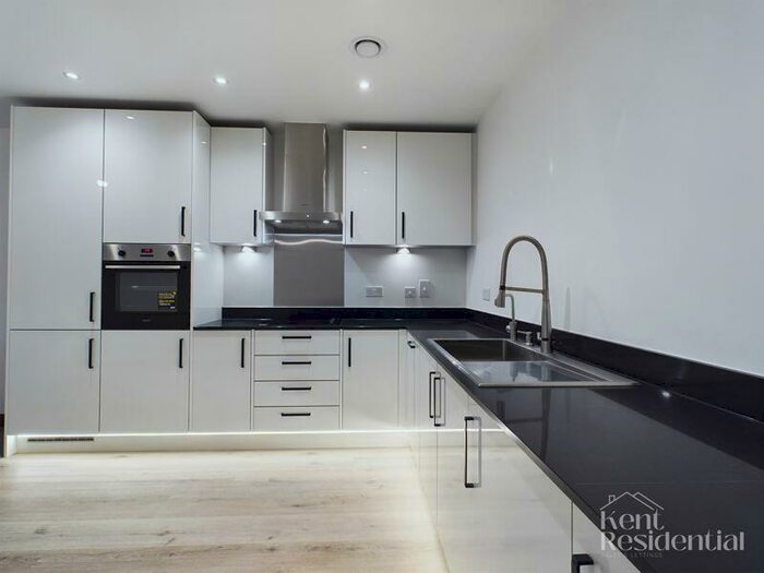 2 Bedroom Apartment To Rent In Claribel Court, Mill Wood, Maidstone, ME14