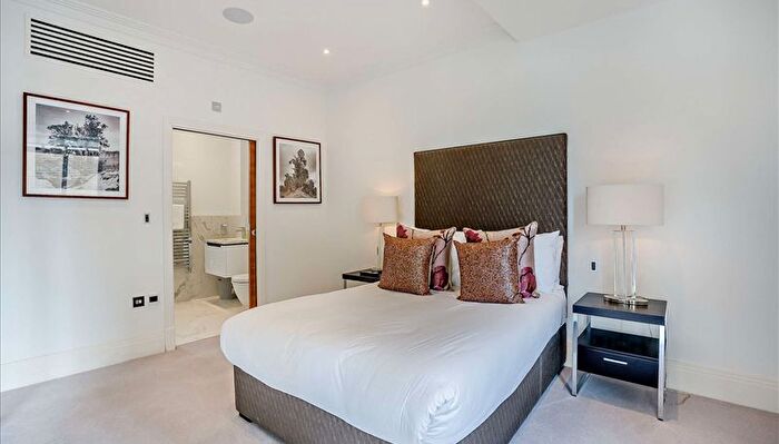 3 Bedroom Flat To Rent In Rainville Road, London, W6