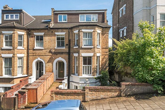 2 Bedroom Flat For Sale In Cintra Park, Crystal Palace, London, SE19