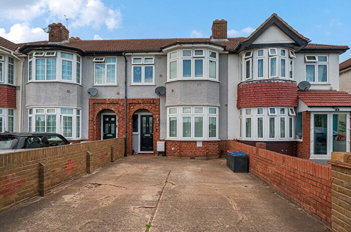 3 Bedroom Terraced House For Sale In Hatton Road, Feltham, TW14
