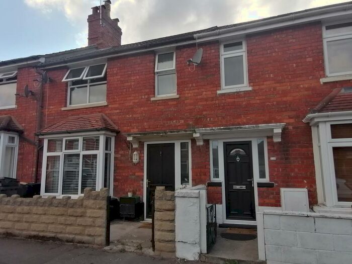 3 Bedroom House To Rent In York Road, Swindon, SN1