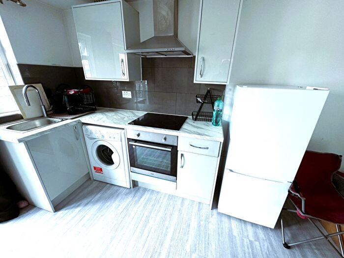Studio To Rent In Baron Gardens, Ilford, IG6