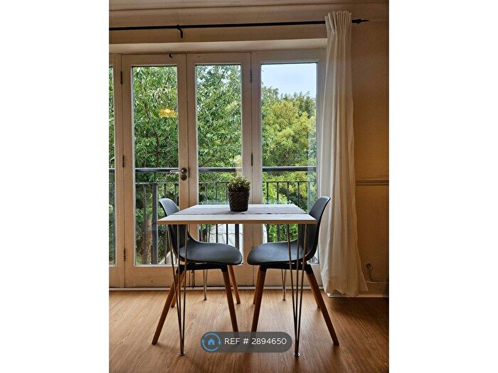 1 Bedroom Flat To Rent In Jamestown Way, London, E14