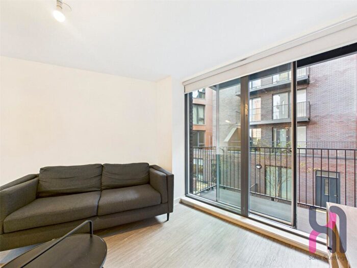2 Bedroom Flat To Rent In The Landmark, Oldfield Road, Salford, M5