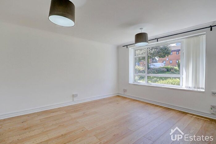 2 Bedroom Flat For Sale In Elm Wood Court, St. Nicholas Street, Coventry, CV1 - Photo 3