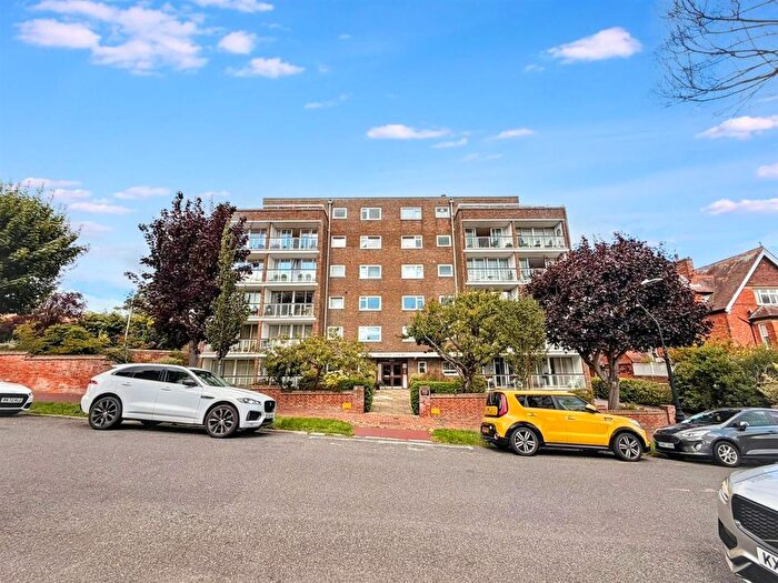 3 Bedroom Flat For Sale In Carlisle Road, Eastbourne, BN20
