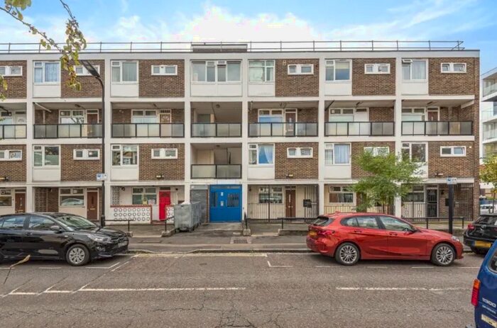 3 Bedroom Maisonette To Rent In Hassett Road, Hackney, London, E9