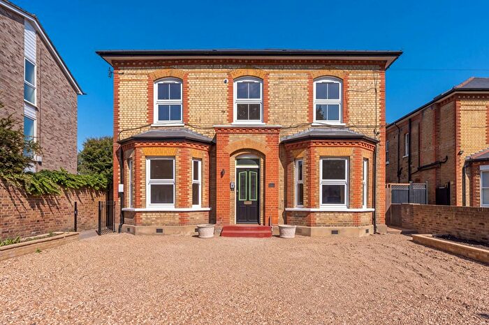 1 Bedroom Flat To Rent In Teddington Park Road, Teddington, TW11