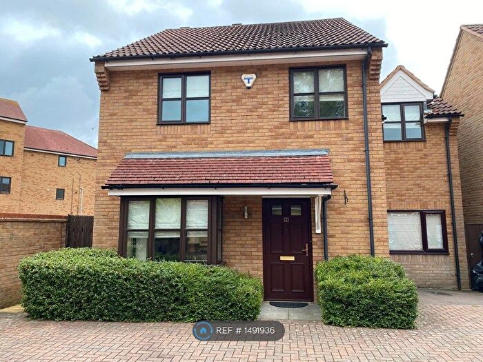 4 Bedroom Detached House To Rent In Dartington Place, Westcroft, Milton Keynes, MK4