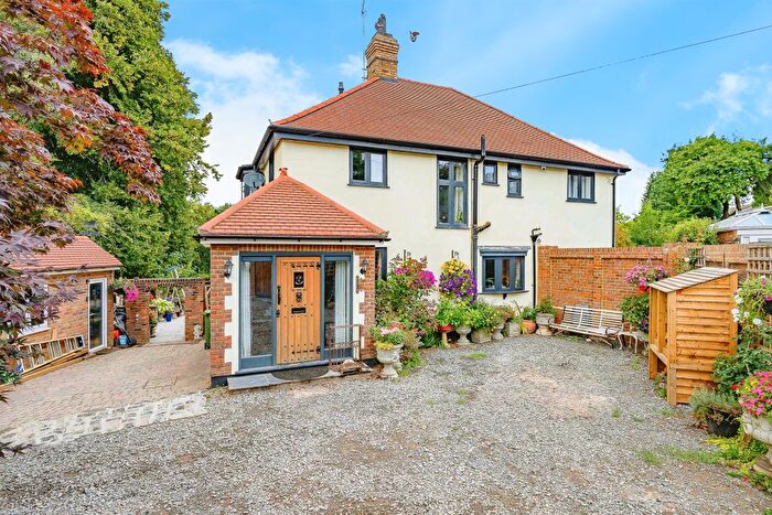 3 Bedroom Semi-Detached House For Sale In Ellingham Road, Hemel Hempstead, HP2
