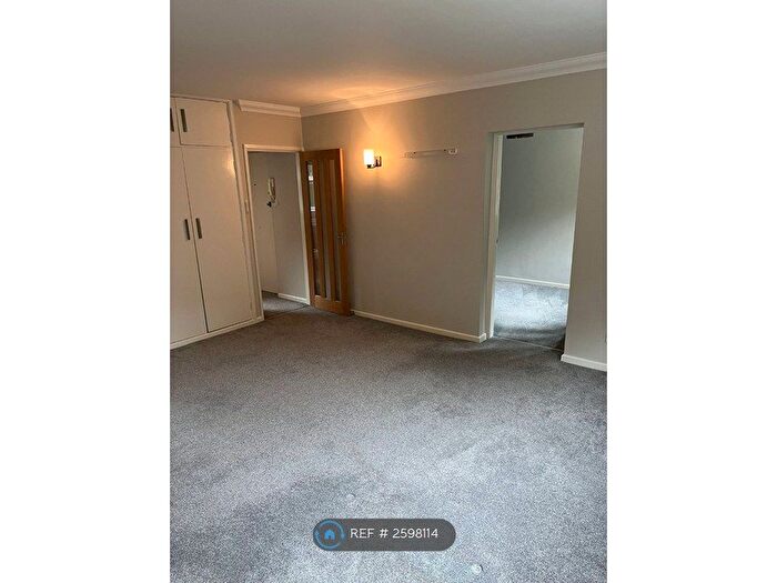 1 Bedroom Flat To Rent In Harwood Court, Stockport, SK4