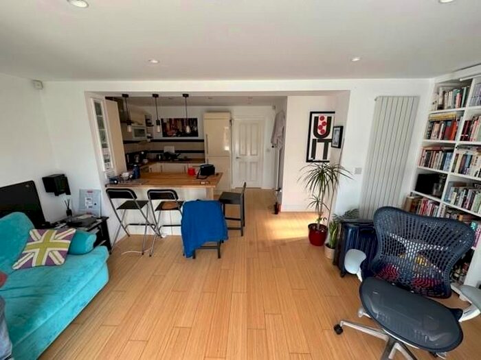 1 Bedroom Flat To Rent In Ridley Road, East Oxford, OX4