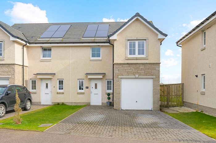 3 Bedroom Semi Detached House For Sale In Anna Munro Avenue, Dunfermline, KY12