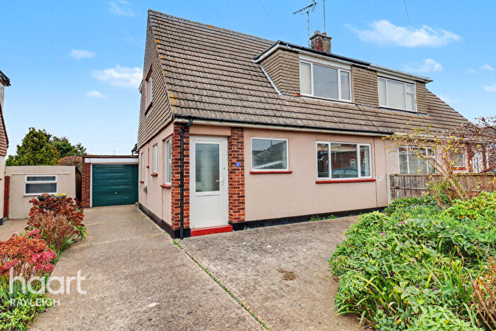 3 Bedroom Semi Detached House For Sale In Willow Close, Rayleigh, SS6