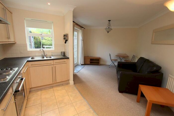 1 Bedroom Flat To Rent In Mansion Gate Square, Chapel Allerton, LS7