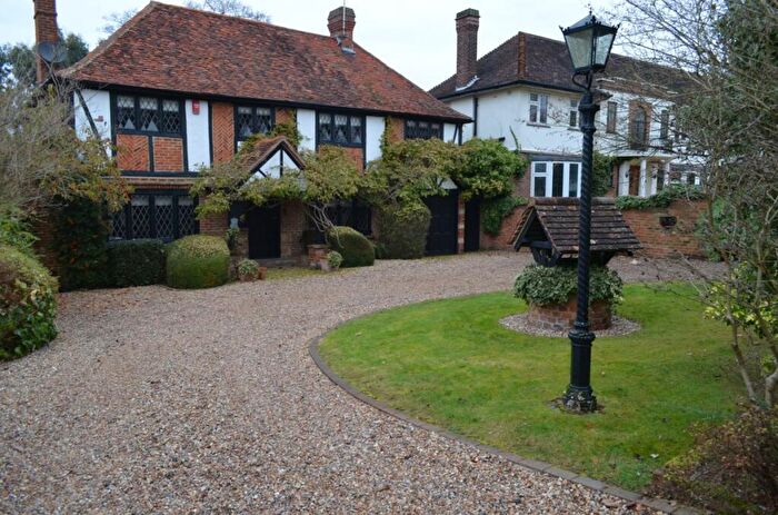 5 Bedroom Detached House To Rent In Brookmans Avenue, Hatfield, AL9