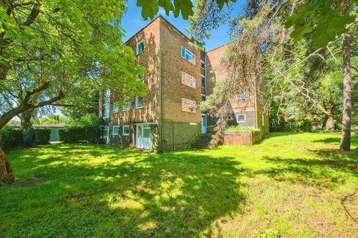 1 Bedroom Apartment To Rent In Hollybush Lane, Welwyn Garden City, AL7
