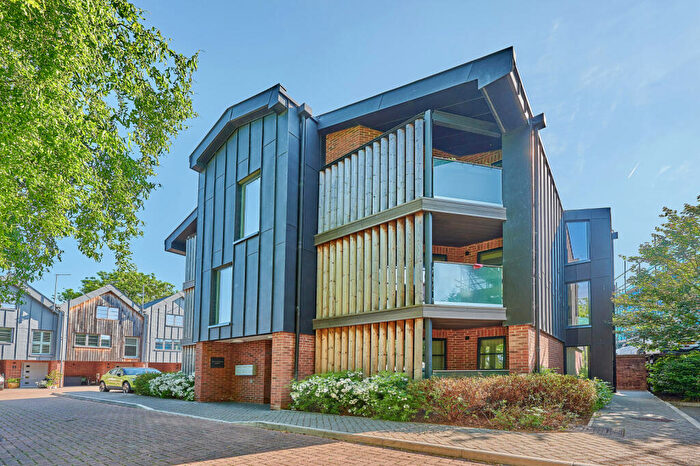 2 Bedroom Apartment For Sale In Montague Close, Hatfield Road, St. Albans, Hertfordshire, AL1