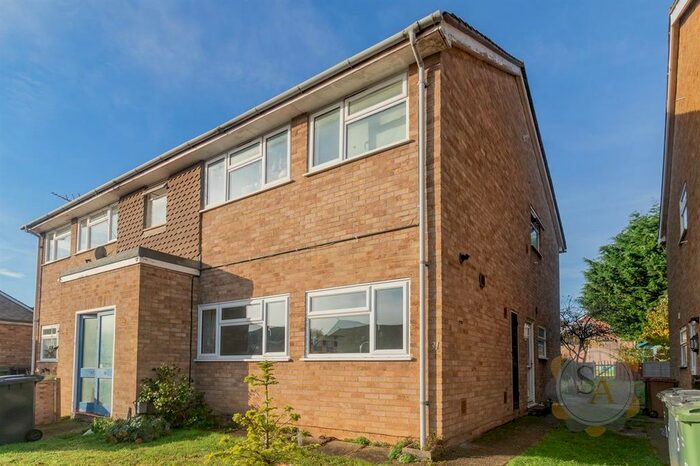 2 Bedroom Maisonette To Rent In Badger Close, Guildford GU2