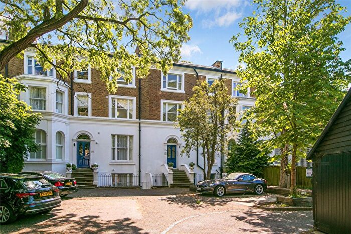 1 Bedroom Flat For Sale In Richmond Road, East Twickenham, TW1