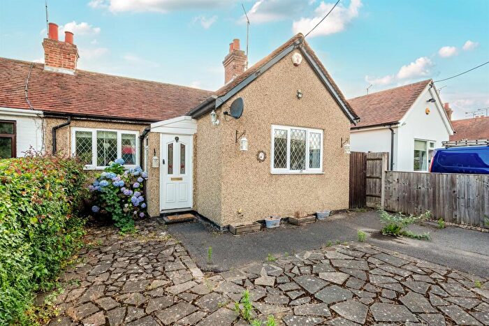 3 Bedroom Semi-Detached Bungalow For Sale In Woodlands Park Avenue, Maidenhead, SL6