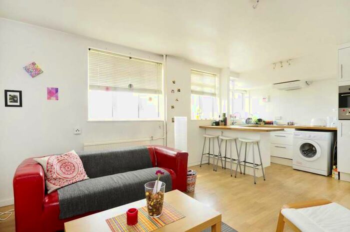 Flat To Rent In Upper Richmond Road, Putney, SW15