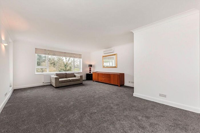 3 Bedroom Flat To Rent In Aylmer Road, East Finchley, N2