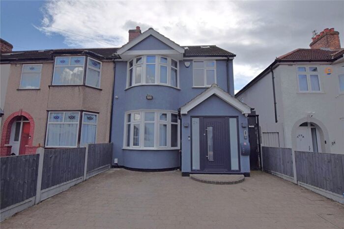 4 Bedroom End Of Terrace House To Rent In Hickman Road, Romford, RM6