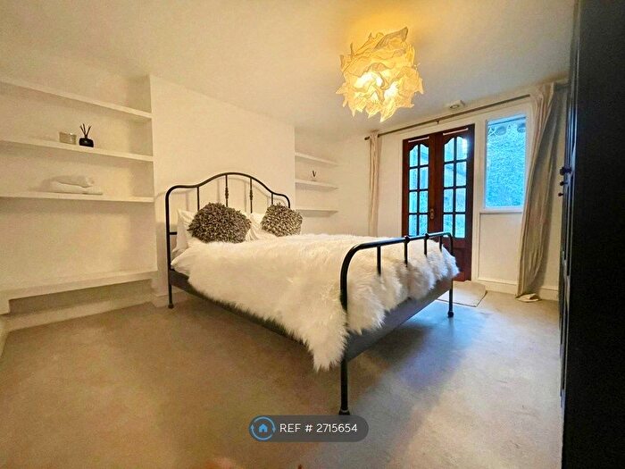 1 Bedroom Flat To Rent In Camberwell Road, London, SE5