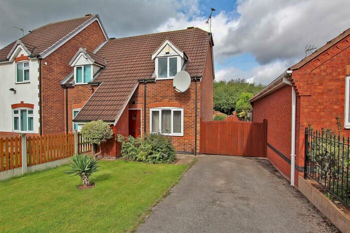 2 Bedroom Town House To Rent In Astley Drive, Mapperley, Nottingham, NG3