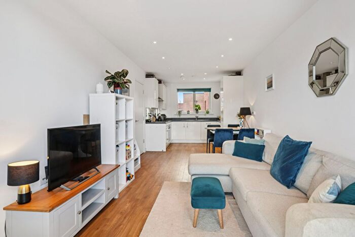 1 Bedroom Flat For Sale In Myers Court, Brentford, Greater London, TW8