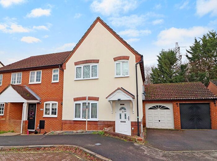 3 Bedroom End Terrace House For Sale In Cheltenham Gardens, Hedge End, SO30