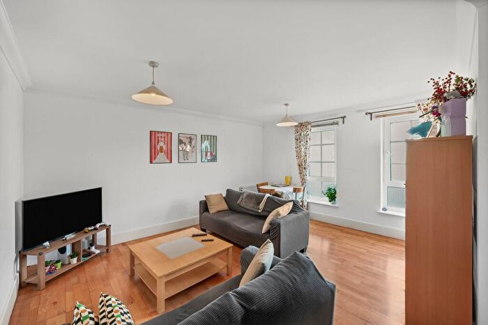 1 Bedroom Flat For Sale In Dunbar Wharf, - Narrow Street, E14