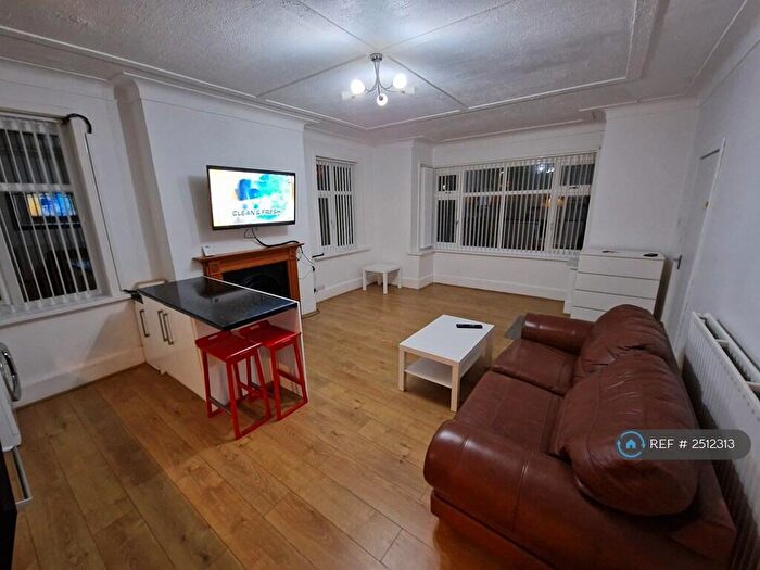 1 Bedroom Flat To Rent In Stanley Road, Manchester, M16