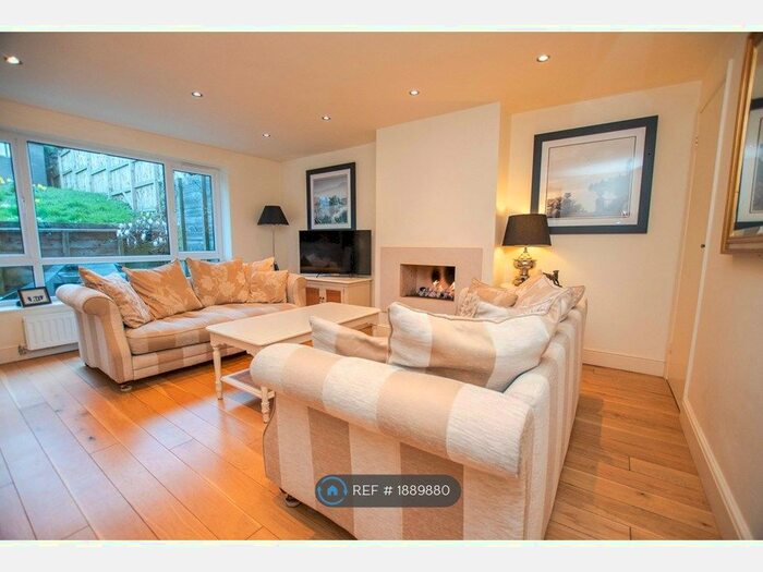 2 Bedroom Semi-Detached House To Rent In Henley On Thames, Henley On Thames, RG9