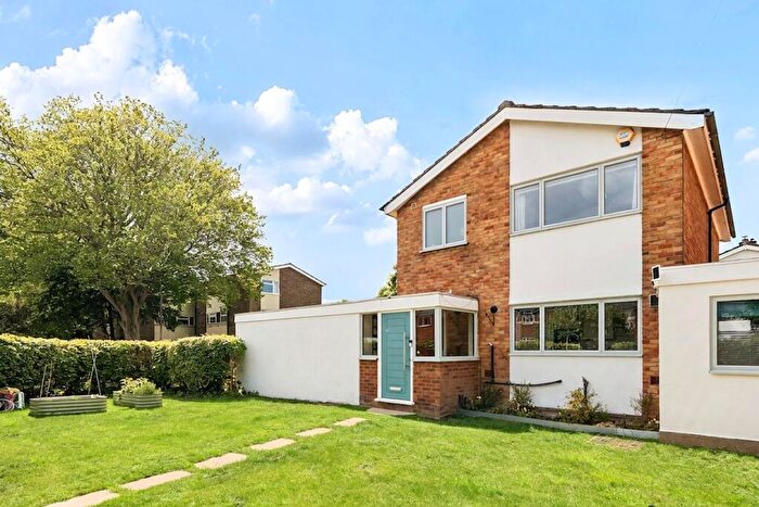 3 Bedroom Link Detached House For Sale In Parsonage Lane, Windsor, SL4