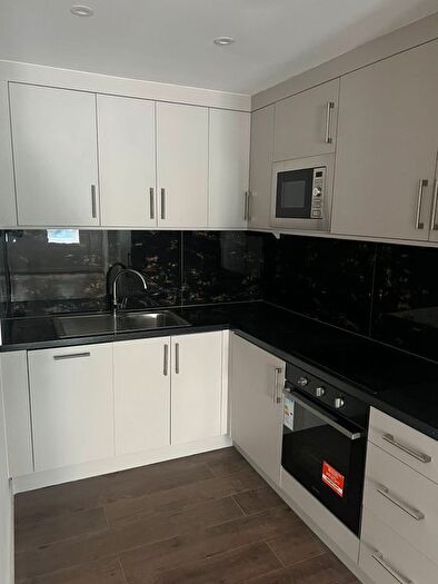 2 Bedroom Flat To Rent In High Street, Sutton, SM1