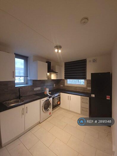 3 Bedroom Maisonette To Rent In Norwood House, London, E14