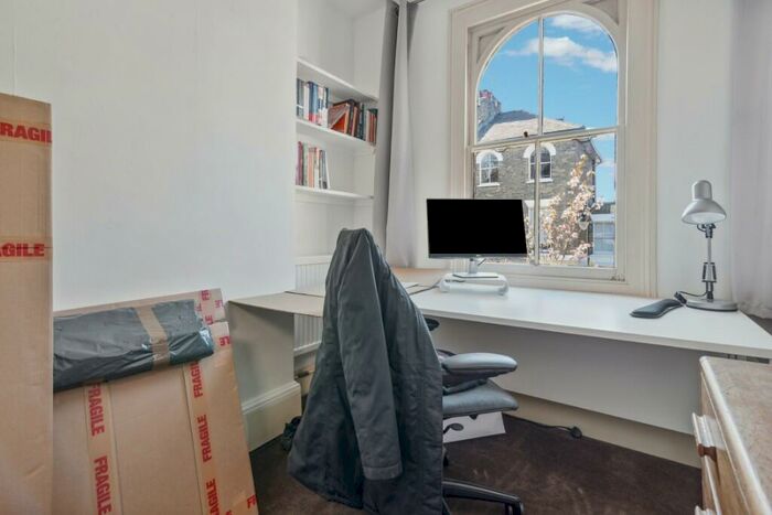 3 Bedroom Maisonette To Rent In Richmond Crescent, London, N1