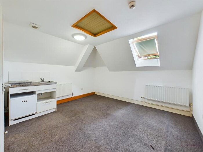 1 Bedroom House Of Multiple Occupation To Rent In The Clock House, Frogmoor, High Wycombe, HP13