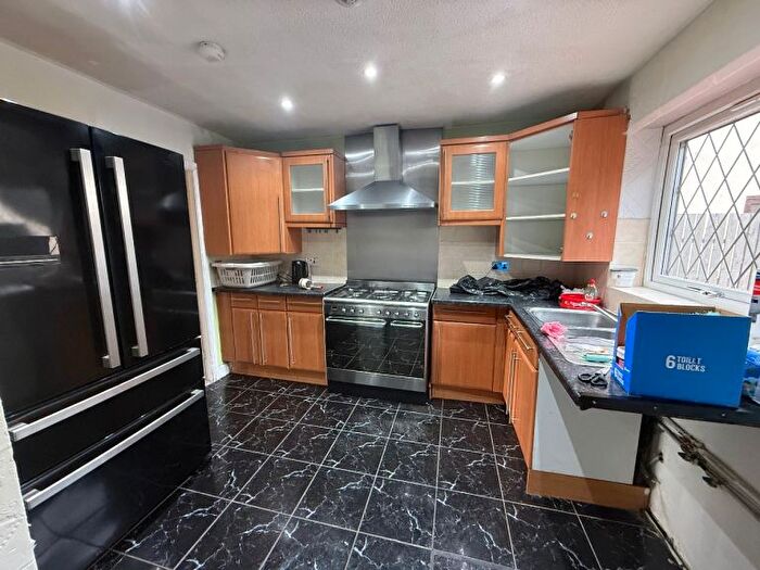 4 Bedroom Detached House To Rent In Penny Hill Drive, Bradford, BD14