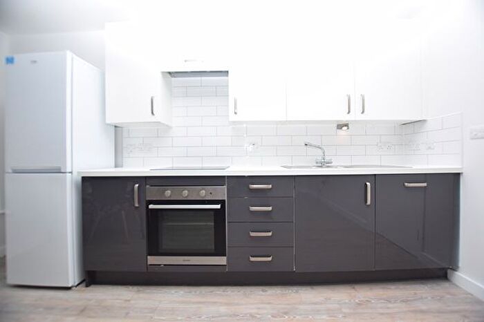 2 Bedroom Flat To Rent In Dun Lane, Sheffield, S3