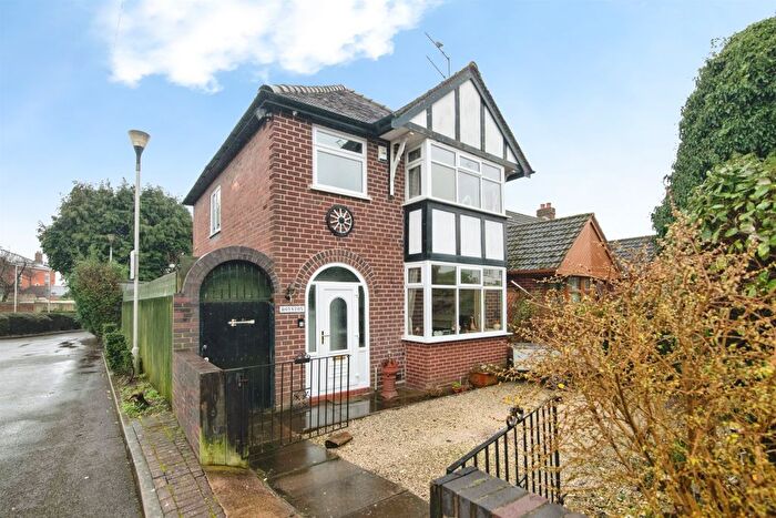 3 Bedroom Detached House For Sale In Shrubbery Avenue, Tipton, DY4