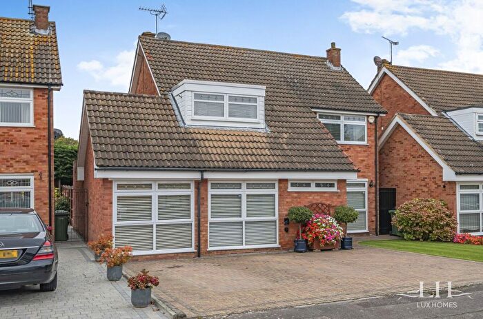 4 Bedroom Detached House For Sale In Romney Chase, Hornchurch, RM11