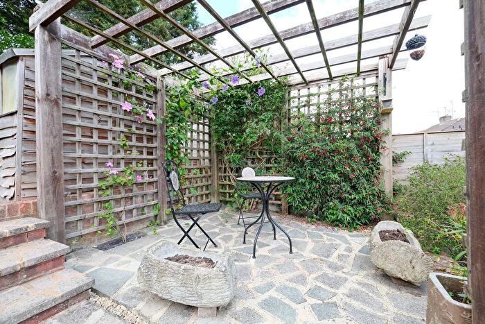 3 Bedroom End Of Terrace House For Sale In Longbury Drive, Orpington, BR5