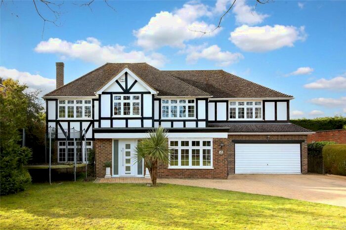 6 Bedroom Detached House To Rent In Green Lane, Burnham, Slough, SL1