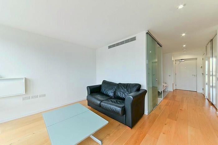 Studio To Rent In Ontario Tower, Fairmont Avenue, Blackwall, Canary Wharf, London, E14