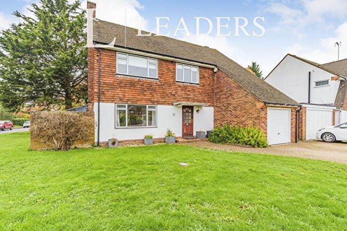 4 Bedroom House To Rent In Hitherwood, GU6