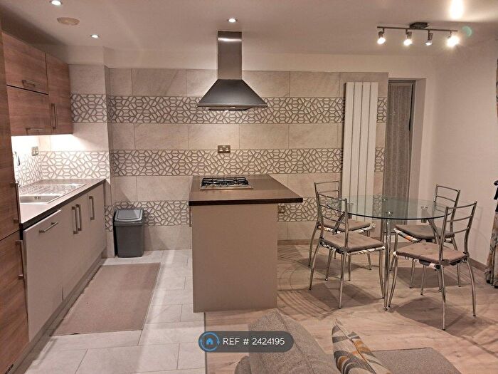 2 Bedroom Flat To Rent In Merchant Street, London, E3