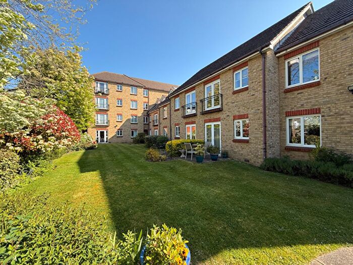 1 Bedroom Detached House For Sale In Pegasus Court, Kenton Road, Harrow, HA3